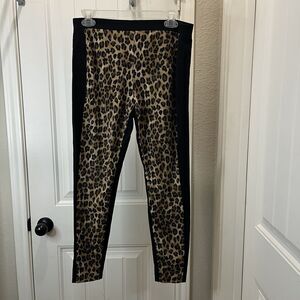 Chicos Size 1 The Ultimate Fit Leopard Pull on Pant Legging Safari Mob Wife US M